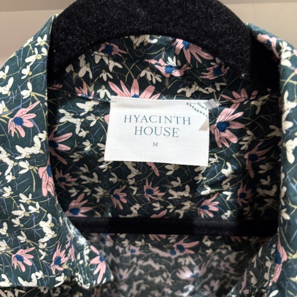 Hyacinth House by Tuckernuck Green Floral Blouse size Medium - Picture 5 of 6